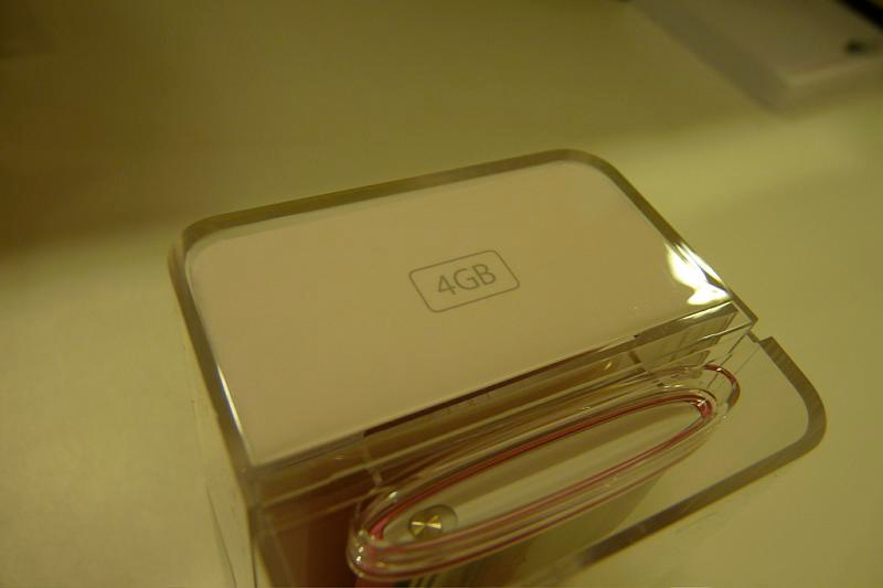 Illustration for article titled Apple Confirms 4GB Nano